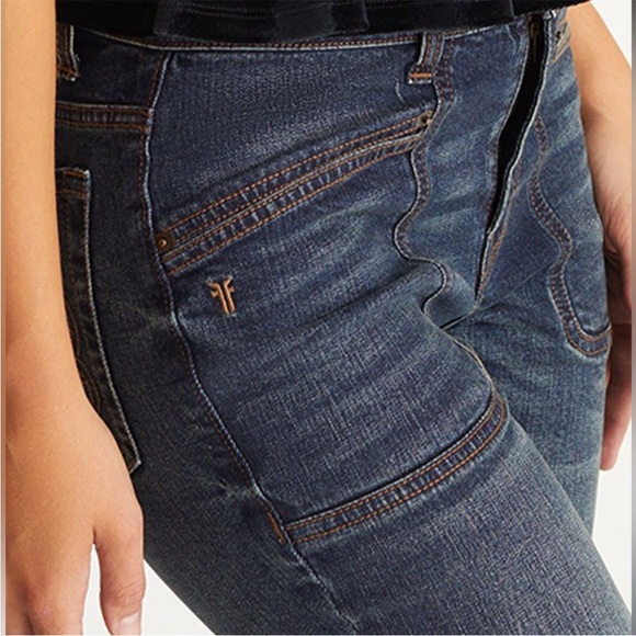 FRYE flare leg boot cut jeans Mustang Wash size 28 LIKE NEW - Picture 4 of 9